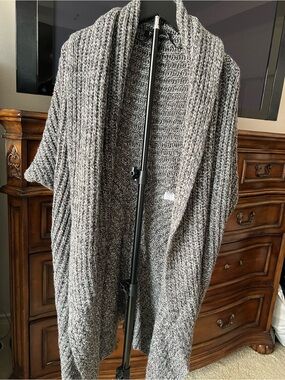 David Kahn Marled Gray and Black Knit Sweater